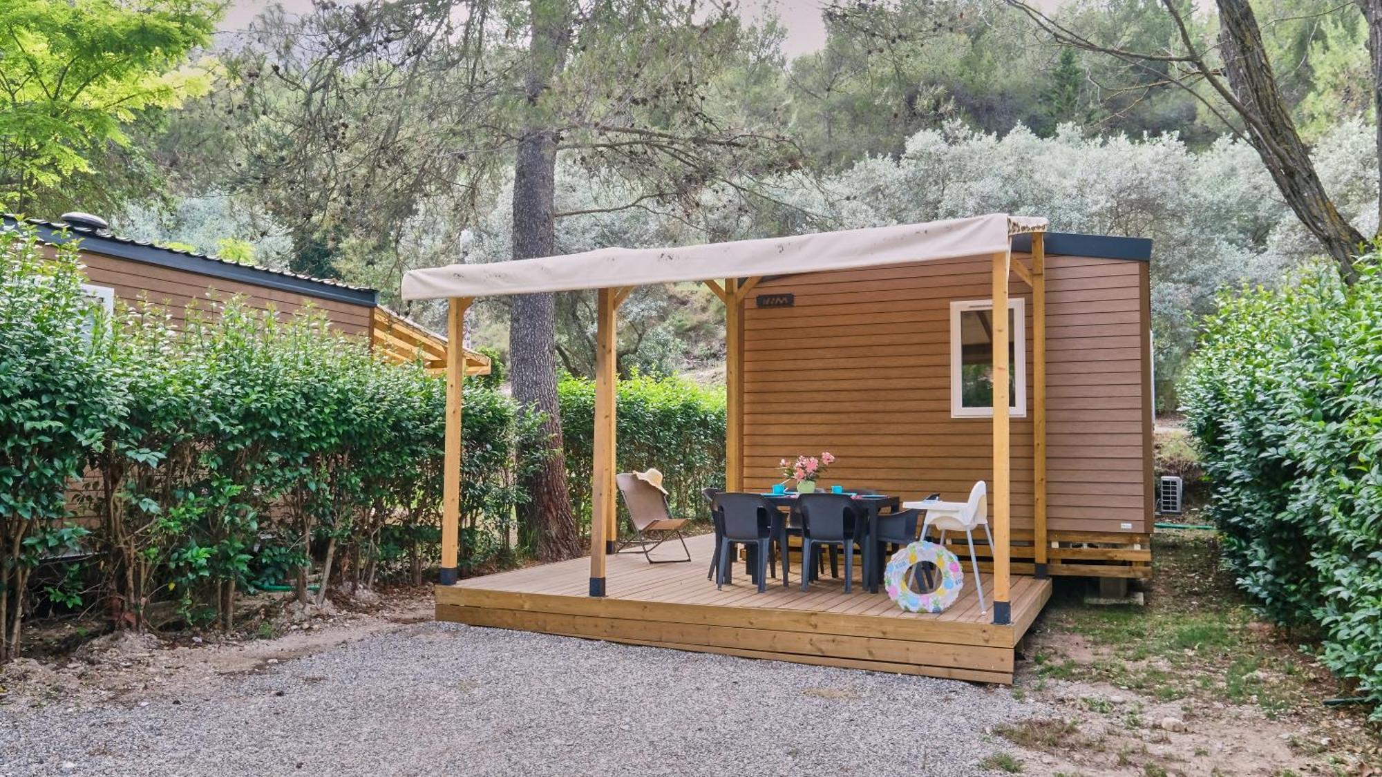 Camping De La Vallee Heureuse Orgon Exteriér fotografie